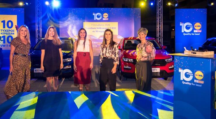 Στην τελετή παράδοσης των 10 αυτοκινήτων για τα "10 χρόνια Lidl"