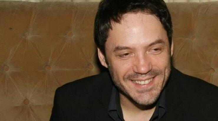 Θάνος Καλλίρης: Μιλά πρώτη φορά για το κινητικό πρόβλημα του παιδιού του!