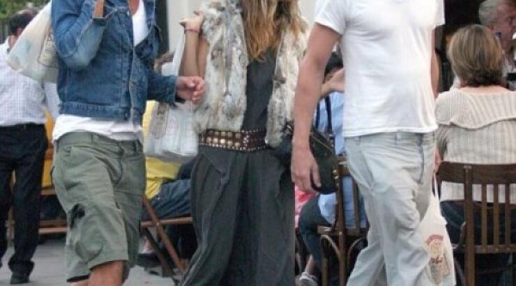 H υποκρισία σε όλο της το μεγαλείο! Το διάσημο ερωτικό τρίγωνο σε χαλαρή φιλική βόλτα