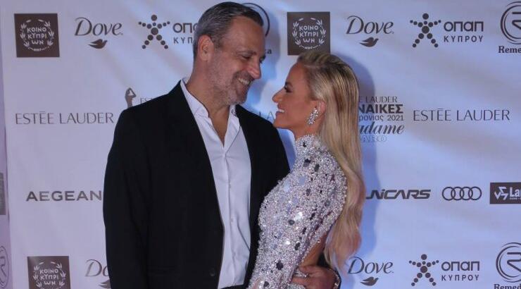 Έφη Παπαϊωάννου – Μαξ Τρίγκας: Τα τρυφερά στιγμιότυπά τους στο κόκκινο χαλί των Madame Figaro Awards