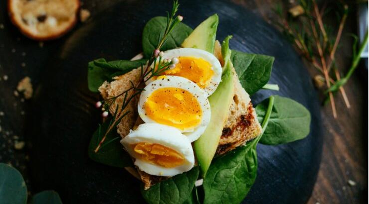 Αυτές είναι οι δυο τροφές που δεν πρέπει να φας με το αυγό