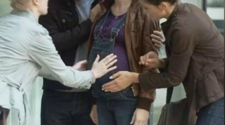 Αυτός είναι ο λόγος που δεν πρέπει να αγγίζετε την κοιλιά μιας εγκύου!