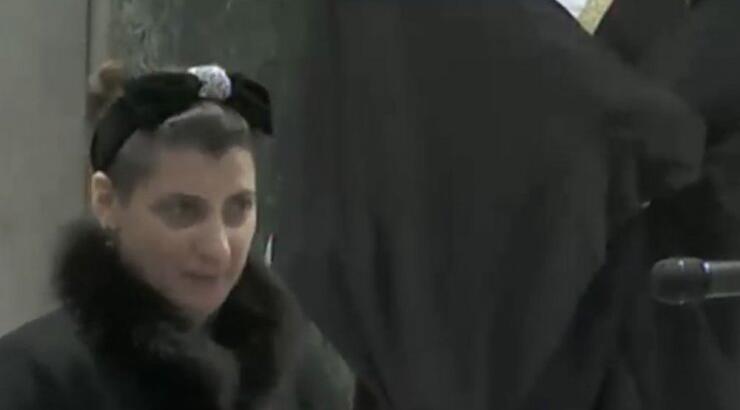 Με τρεμάμενη φωνή ο επικήδειος λόγος από την κόρη του Κώστα Βουτσά!