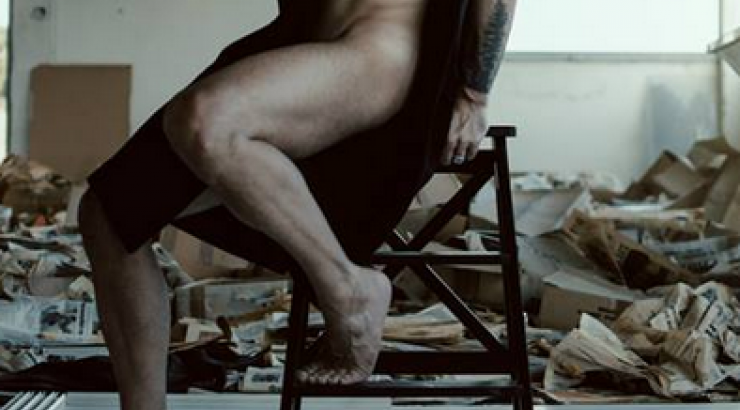 Οι γυμνές φωτογραφίες Κύπριου τραγουδιστή!