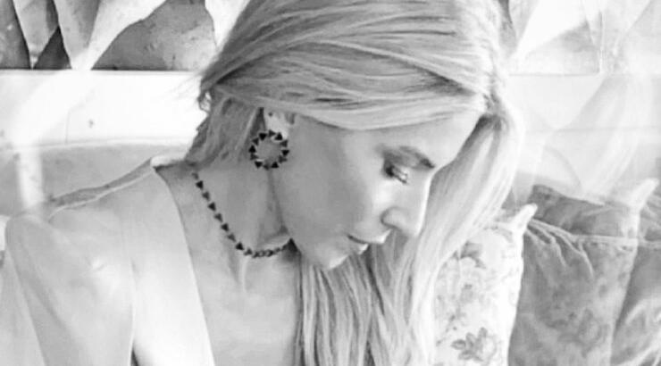 Έλενα Ανδρέου: Αγκαλιάζει τον γιο της σφιχτά και η σκέψη της είναι στις μητέρες που έχασαν τα παιδιά τους στα Τέμπη