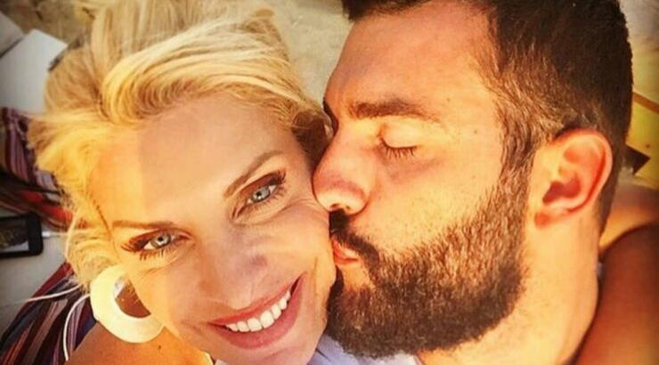 Βραδινή έξοδος για την Ελένη Μενεγάκη με τον αδερφό της 