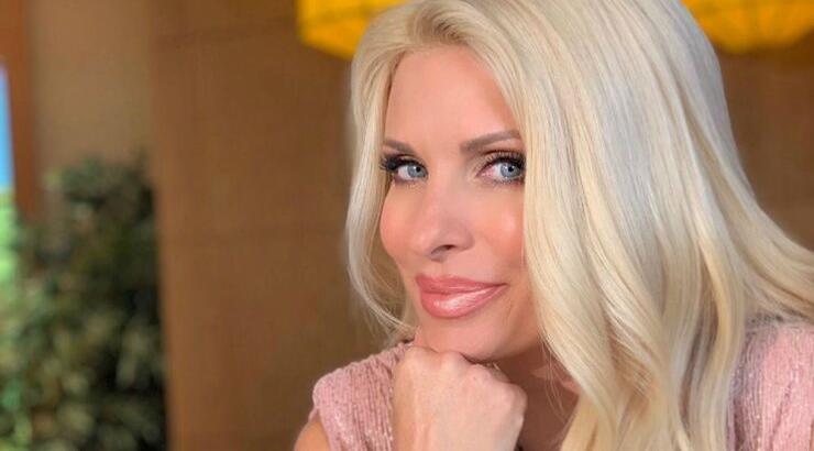 Ελένη Μενεγάκη: Μας έβαλε μέσα στο άδειο της καμαρίνι [εικόνες]