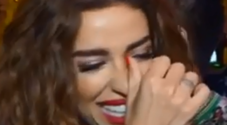 Ανατριχιάσαμε! Το δώρο που έλαβε η Ελένη Φουρέιρα και τη "λύγισε" on camera! [βίντεο]