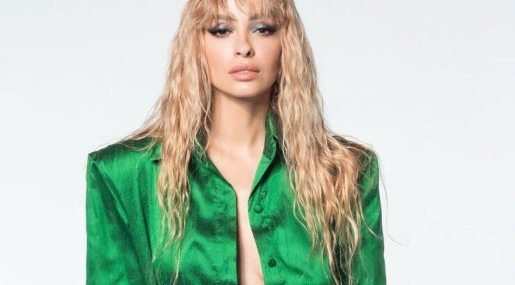 Η Ελένη Φουρέιρα με αποκαλυπτική δημιουργία της Σήλιας Κριθαριώτη 