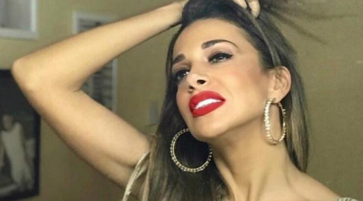 Ακομπλεξάριστη! Η Ελένη Χατζίδου μας έδειξε για πρώτη φορά εικόνα από την πλαστική που έκανε στη μύτη! 