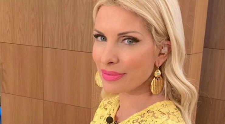 Η Ελένη Μενεγάκη στο γιατρό μαζί με την κορούλα της