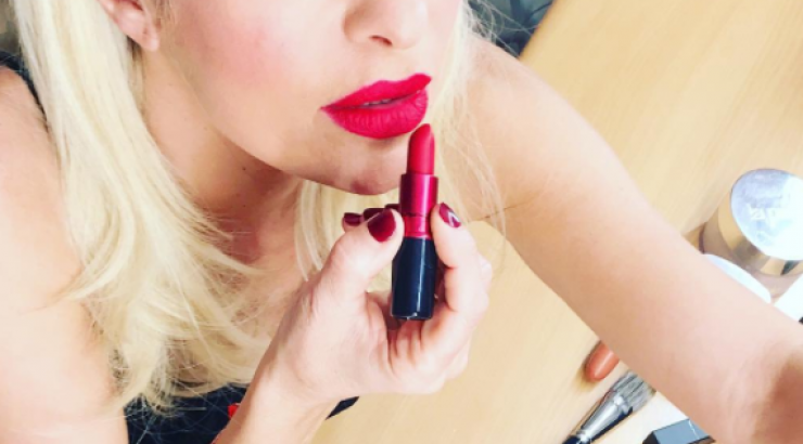 Δεν έχει υπάρξει άλλη Ελληνίδα παρουσιάστρια με τόσο μεγάλο καμαρίνι σαν αυτό της Ελένης Μενεγάκη!