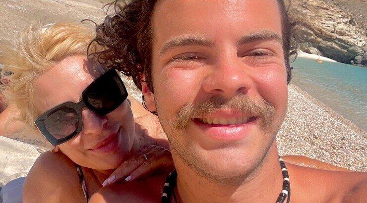 Ελένη Μενεγάκη: Οι ευχές και οι εικόνες για τη γιορτή του πρωτότοκού της, Άγγελου! 