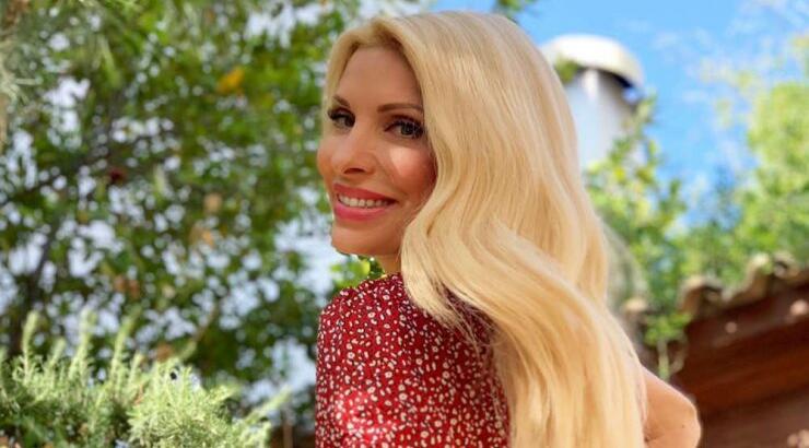 Ελένη Μενεγάκη: Αποκάλυψε τι κάνει τα βράδια στην Άνδρο! [εικόνα]