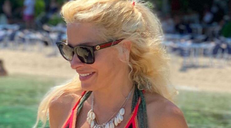 Ελένη Μενεγάκη: Αυτή είναι ίσως η πιο εντυπωσιακή της εικόνα από την Άνδρο που έχουμε δει ποτέ!