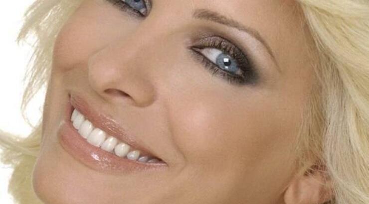 Ελένη Μενεγάκη: Δείτε την σε ηλικία 12 ετών