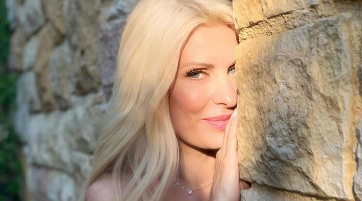 Ελένη Μενεγάκη: Μας έβαλε στην κουζίνα του σπιτιού της! [εικόνα]