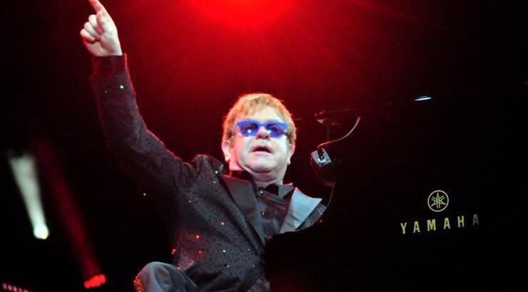 Κοντά στο θάνατο ο Elton John