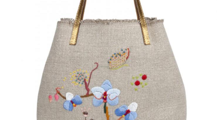 Οι τσάντες της Carolina Herrera  γεμίζουν λουλούδια 