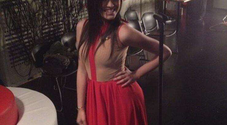 Η Κύπρια Αίμιλη Χαραλάμπους πέρασε στα live με ψήφο του κοινού