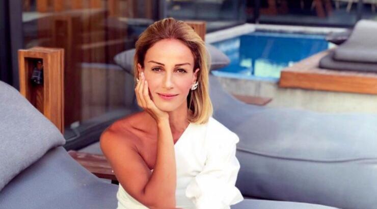 Έμιλυ Γιολίτη: Το βραδινό σύνολο με γαλότσες