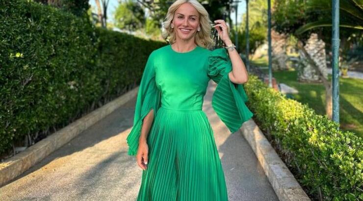 Έμιλυ Γιολίτη: Elegant εμφάνιση με printed φόρεμα 