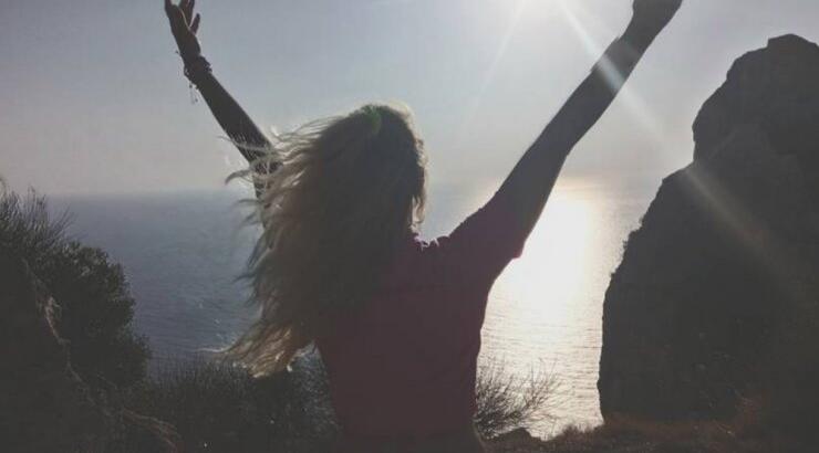 Ελληνίδα τραγουδίστρια παντρεύτηκε με επώνυμο Κύπριο για κουμπάρο 