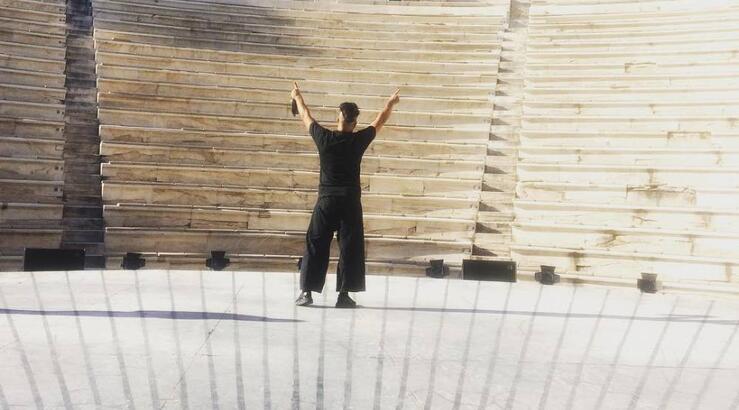 Κύπριος ηθοποιός: “Δεν έπαιρνα ανάσα. Σταματήσαμε την παράσταση και ήρθε ασθενοφόρο” [βίντεο]