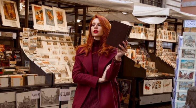 Έβελυν Καζαντζόγλου: 3 τρόποι να φορέσεις το κόκκινο τις φετινές γιορτές