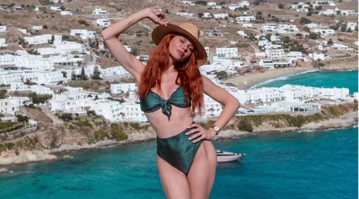 Η Έβελυν Καζαντζόγλου μας έδειξε το απόλυτο beach waves look