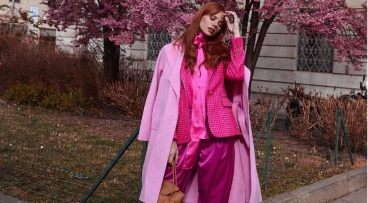 Τρεις φορές που η Έβελυν Καζαντζόγλου απογείωσε το ροζ χρώμα