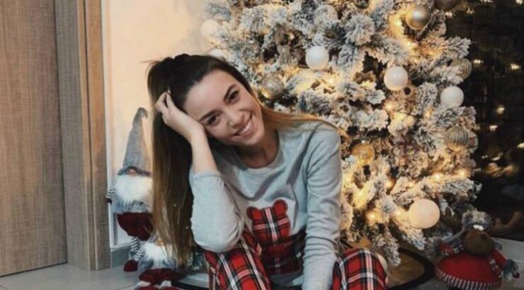 Εβελίνα Σκίτσκο: Το φιλί στο στόμα με τον σύντροφό της! 