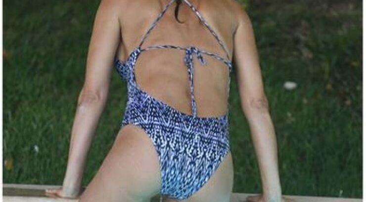 Η εντυπωσιακή πίσω όψη επώνυμης μανούλας!