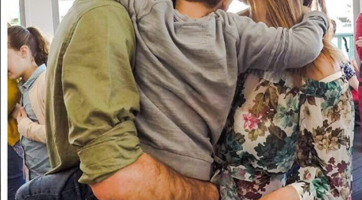 Κωνσταντίνα Ευριπίδου: Μας δείχνει το μοντέρνο σαλόνι του σπιτιού της!