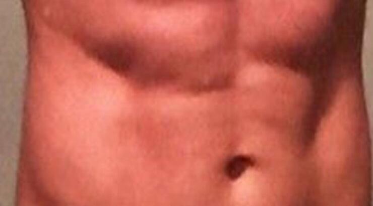 Ποιος γνωστός Έλληνας τραγουδιστής έχει αυτό το κορμί;