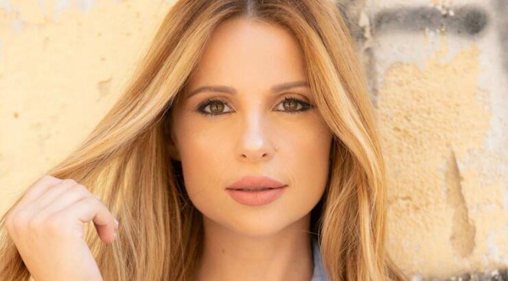 Η Χριστιάνα Αριστοτέλους σου δείχνει πώς να φορέσεις το jean σου