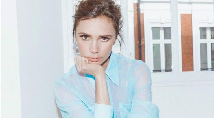 Η Victoria Beckham θα σε πείσει να συνδυάσεις αυτά τα δύο χρώματα