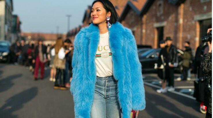 Πώς να φορέσεις τη γούνα σε φλούο χρώμα και να κερδίσεις τις εντυπώσεις