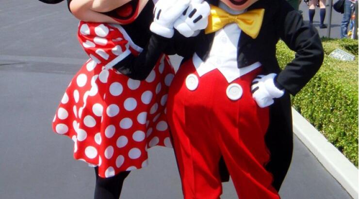 Μια εντυπωσιακή παρέλαση με μασκότ και παραμυθένιους ήρωες