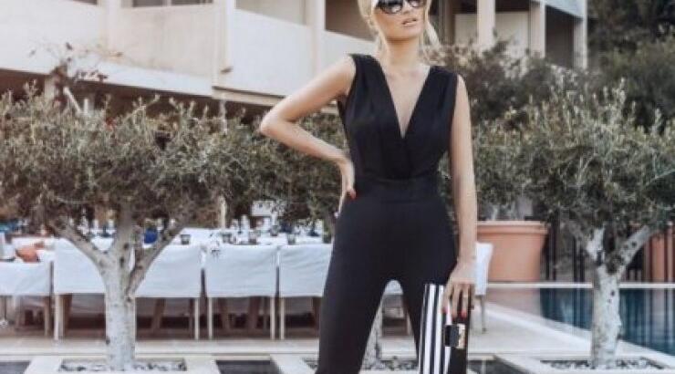 Ο τραγουδιστής που ποζάρει γυμνός και θέλει να τραγουδήσει έτσι στη Φαίη Σκορδά!