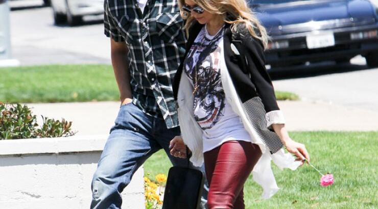 Η Fergie με φουσκωμένη κοιλίτσα. Δείτε φωτογραφίες!  