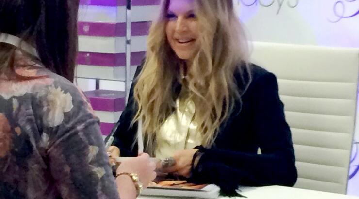 Από τραγουδίστρια τώρα και σχεδιάστρια παπουτσιών 