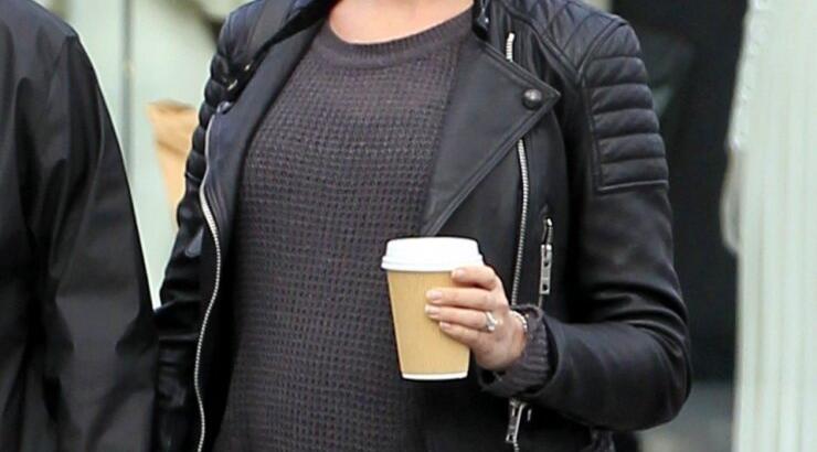 Anne Hathaway: Αποκαλύφθηκε το φύλο του μωρού 