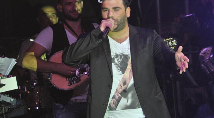 Παντελής Παντελίδης: Τι απαντά για το "στήσιμο" των θαυμαστών του και το ταξίδι στην Κύπρο