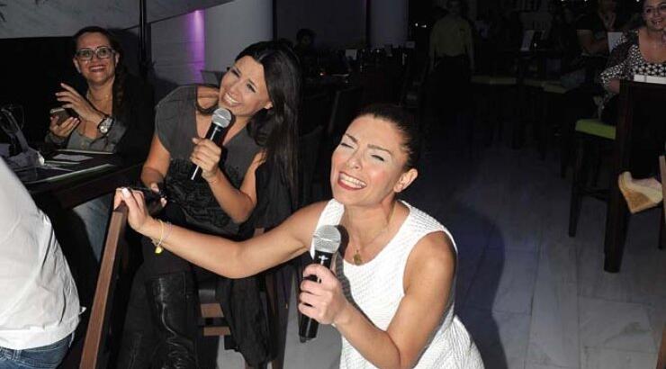 Έλια Ιωαννίδου: Διοργάνωσε karaoke night με Κύπριους ηθοποιούς