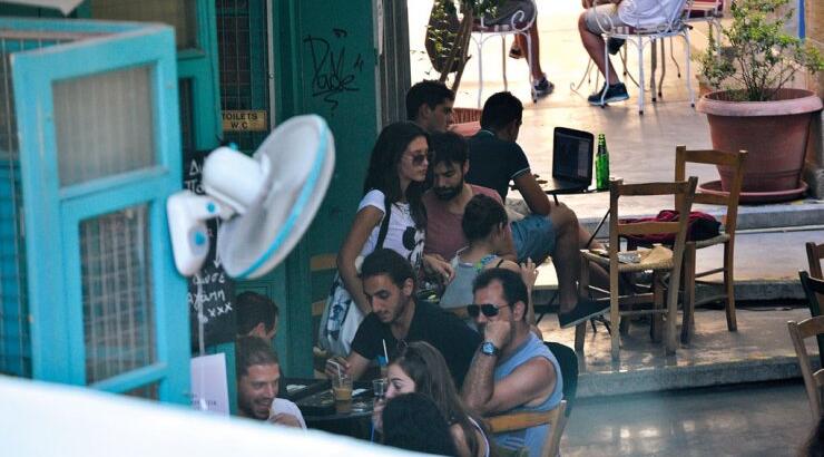 Ανδρέας Γεωργίου - Ελένη Βαΐτσου: Ο γνωστός ηθοποιός για καφέ με το τρίτο πρόσωπο