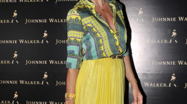 Ραμόνα Φίλιπ: Δείτε βίντεο με την ίδια σε νυχτερινή της έξοδο!