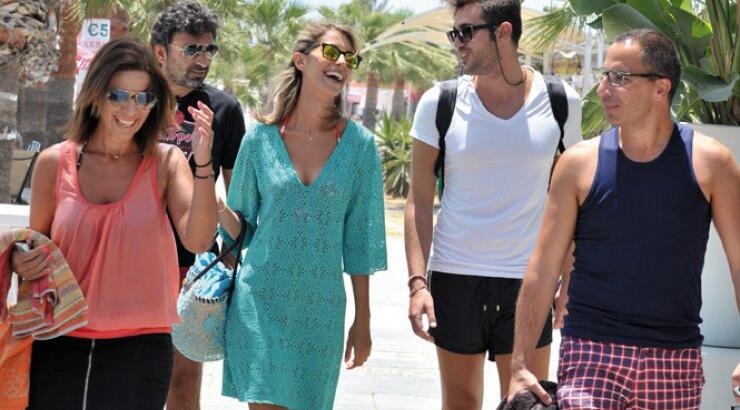 Μακριά από τα δημοσιογραφικά γραφεία