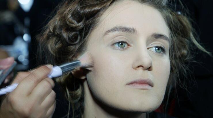 3 τρόποι + 1 συμβουλή για να κάνεις το φον ντε τεν σου ένα με την επιδερμίδα σου