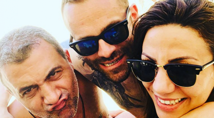 Λουκάς Φουρλάς: Χαλαρές στιγμές στην πισίνα με την Κατερίνα Αγαπητού και το σύζυγό της!